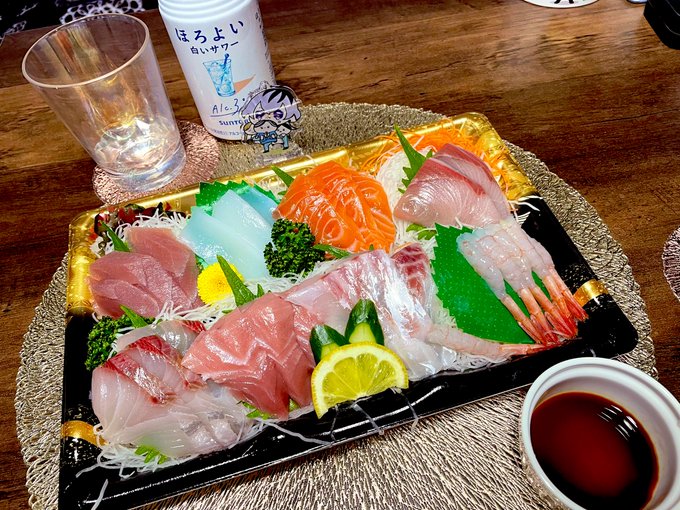 お正月は友達と3日間過ごして美味しいものも沢山食べました!今日は絵を描くぞー 