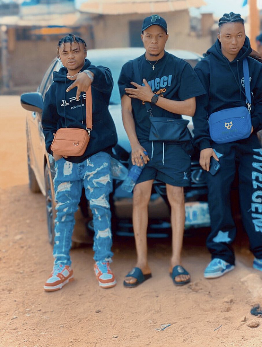 originaleazi's tweet photo. Me and my 2 brothers We don't believe in love✅💯 https://t.co/CU5Jw7V8jW