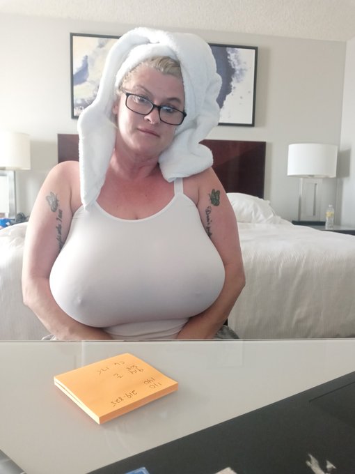 Not much time left! My OF is 75% off right now! Only $5 to join for one month! While they last, ends<a href="/tag/happynewyear"class="tags"><span>#happynewyear</span></a><a href="/tag/rt"class="tags"><span>#rt</span></a><a href="/tag/kimmiekaboom"class="tags"><span>#kimmiekaboom</span></a><a href="/tag/onlyfansgirl"class="tags"><span>#onlyfansgirl</span></a>