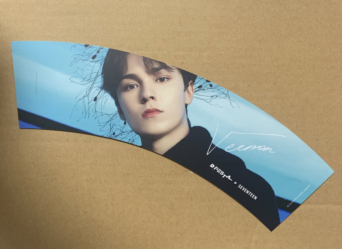 DFESTA 交換 ピンボタン カップホルダー seventeen セブチ

譲 ホシ・ウジ・バーノン
求 ジョンハン

郵送交換
リプ・DMにてお声かけお願いします