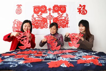 New Year celebrations held across #China. People use their own way to welcome the New Year.