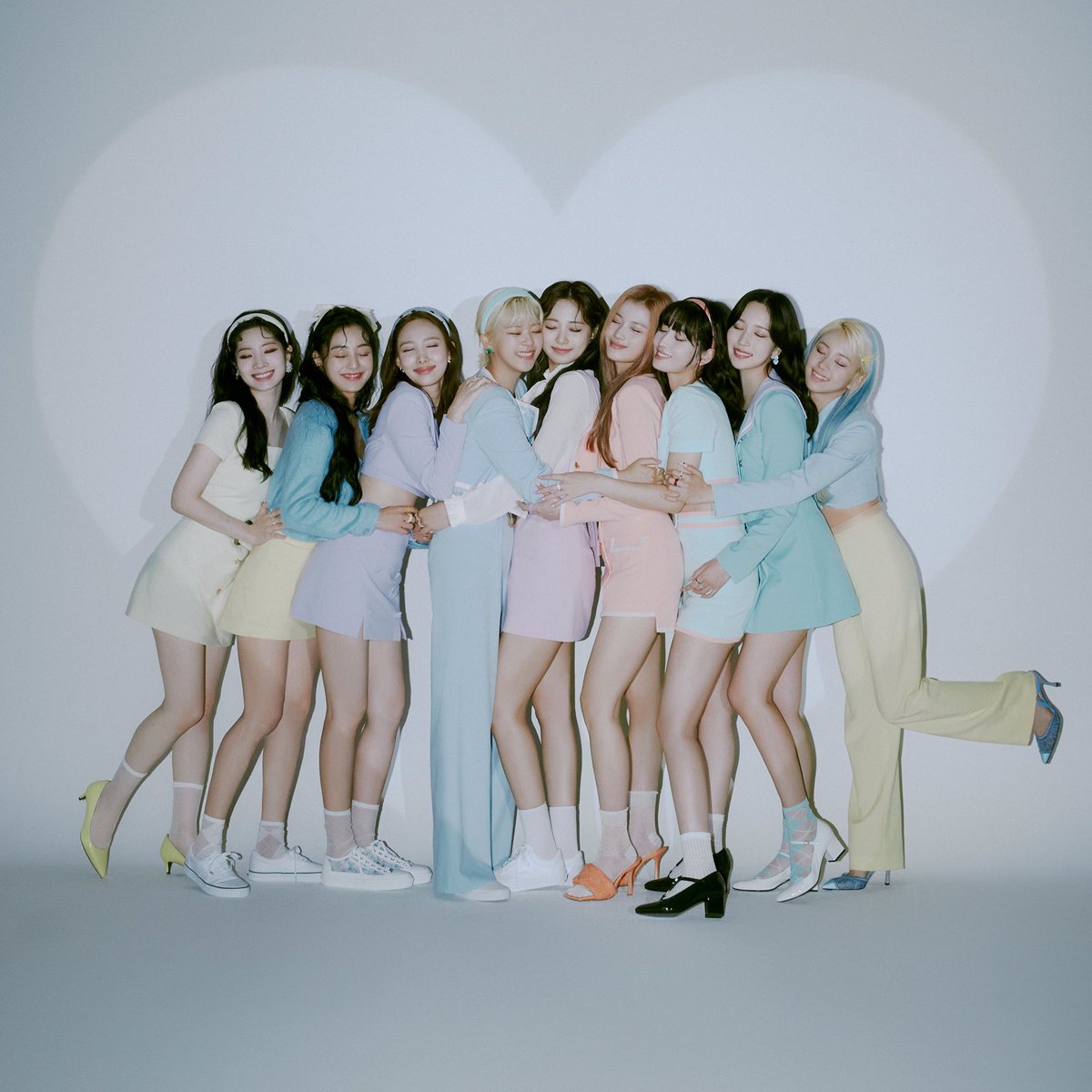 PopBase's tweet image. 🚨 TWICE will release their new English single ‘Moonlight Sunrise’ on Friday, January 20th.