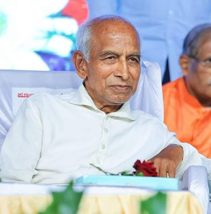 NewsGuruKannada's tweet photo. ವಿಜಯಪುರ ಜ್ಞಾನಯೋಗಾಶ್ರಮದ ಜ್ಞಾನಯೋಗಿ, ಕಾಯಕಯೋಗಿ ಶ್ರೀ ಸಿದ್ದೇಶ್ವರ ಸ್ವಾಮೀಜಿ ಅವರಿಗೆ ಭಾವಪೂರ್ಣ ಶ್ರದ್ಧಾಂಜಲಿ.🙏🌟✨
#OmShanti #SiddeshwarSwamiji #sadgathi #rip #newsguru #newsgurukannada #jnanajothi #shradhanjali #vlog #travel
Please subscribe my channel https://t.co/I2ooVRVTBr