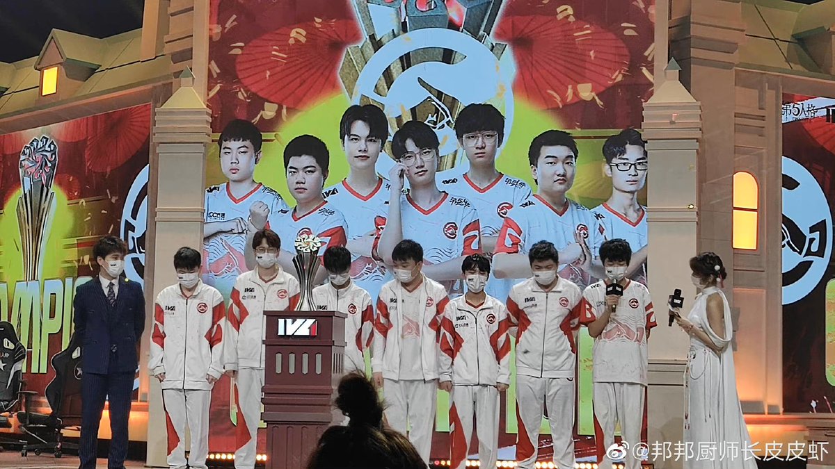 gg_ivlfans's tweet photo. (Weibo post)
#GG_ppz : มีความสุขมาก (เฉิงตูจีจีลิมิเต็ด)
#GG_Mbing : เราคือแชมป์เปี้ยน
#GG_445 : เราคือแชมป์เปี้ยน! 😏
#GG_xawm : เราคือแชมป์เปี้ยน
#GG_ppxia : หืม? ใครถือไมโครโฟนอยู่? สวัสดีปีใหม่ทุกคน
#GGWIN #IVL_GG #GG_daily https://t.co/Hs5qYNgu8D