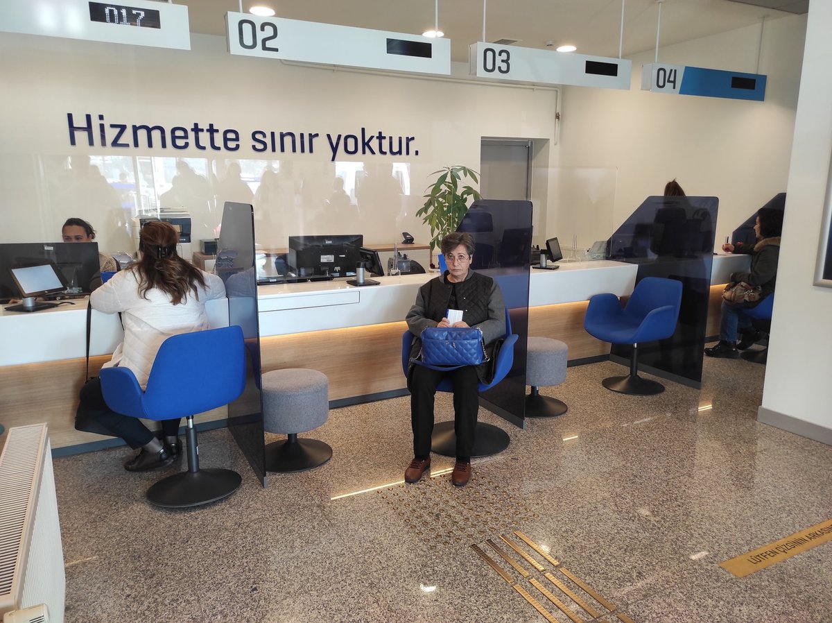Gerçekten hizmette sınır yok. 4 gişe tek çalışan <a href="/YapiKredi/">Yapı Kredi</a>