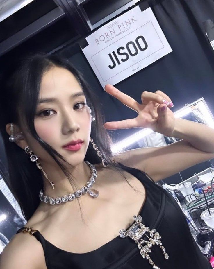 _luvkimjisoo's tweet photo. happy birthday, my love !<3 https://t.co/Tzjw5KM6z9