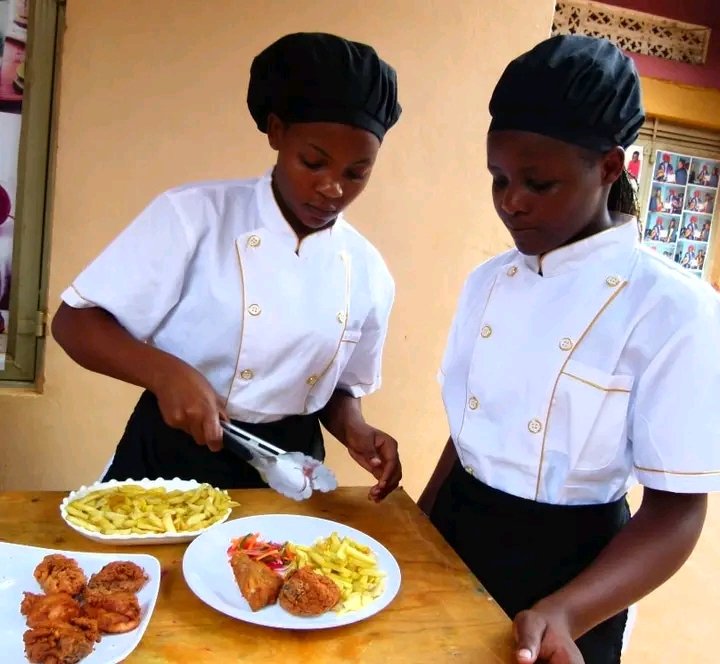 chefjoshug's tweet photo. Just 5 days to our new intake on 9th JANUARY this month and if you have not yet REGISTERED call/Whtsapp-0755146721 or https://t.co/V1cFfQw3hf and we are located kawempe kilokole tuula road after luuka plastic Opposite Kyadondo hospital road. https://t.co/AR4NDqqC3S