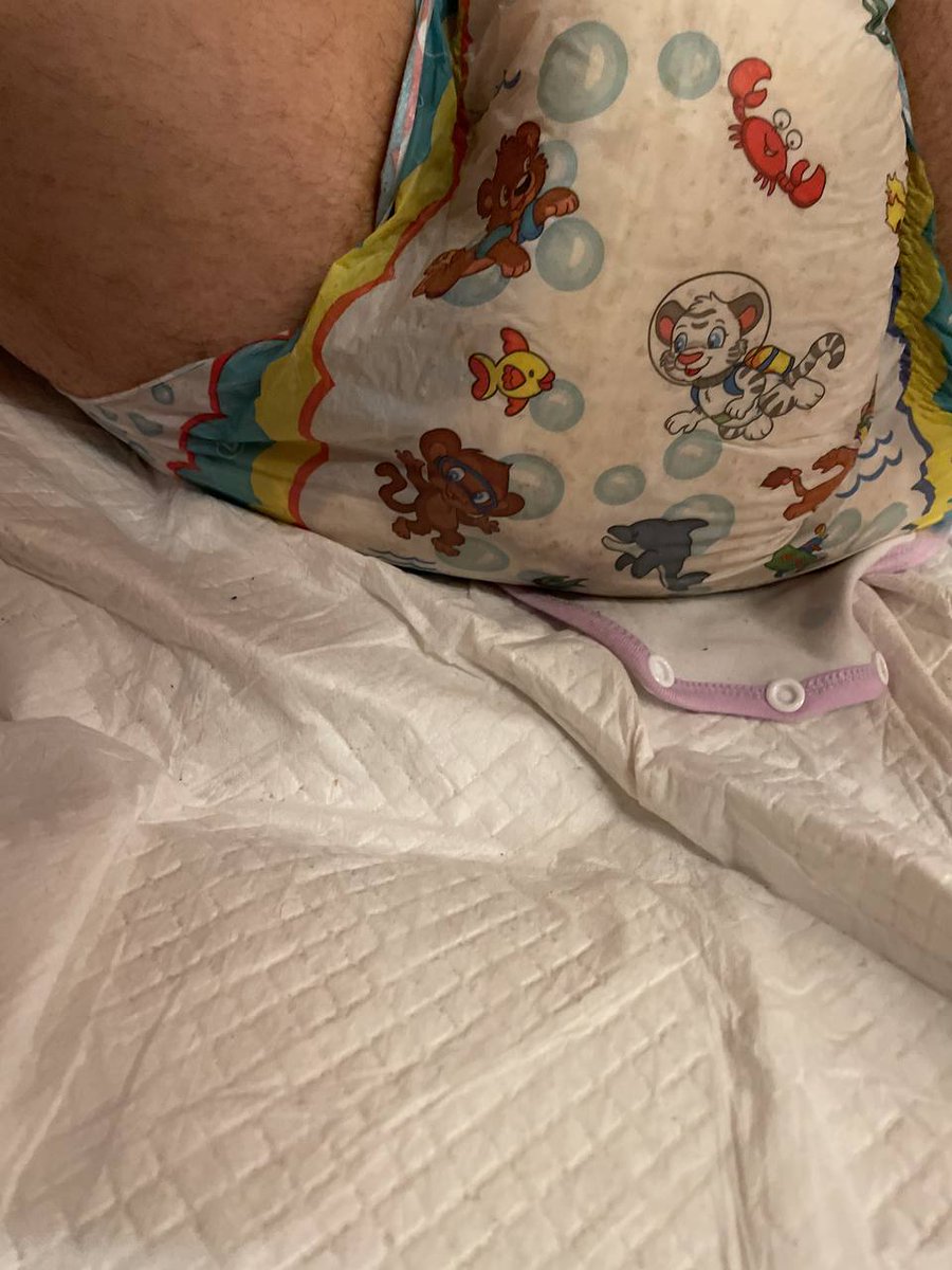 DogloveMax's tweet photo. Oh no i think im a bit messy oopsiessss 

#abdl #diaperboy #messy #littlespace https://t.co/8CCy30wHyj