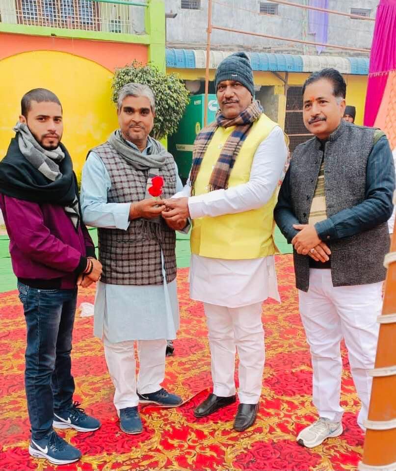 RajnetaSingh's tweet photo. बक्सर के सम्मानित ज़िलाध्यक्ष भाई अशोक सिंह जी के साथ नव वर्ष का शुभकामनाएँ बधाई देते सम्मानित साथियों पार्टी के नेता। के साथ प्रीति भोज के लिए धन्यवाद। देते।@officecmbihar @LalanSingh_1 @UmeshSinghJDU @BashisthaNarain https://t.co/06ZXh3SkSA