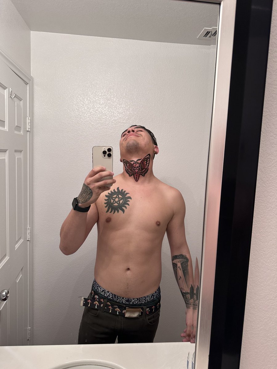 ELManicHispanic's tweet photo. Went and did another thing today. https://t.co/wW4eWjIlZC