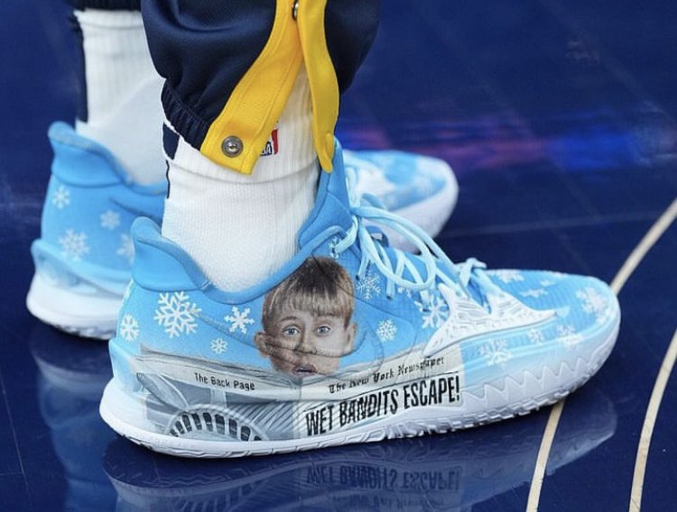 These 1/1 OzBaller Ozkicks inspired by Tyrese Halliburton’s Xmas kicks ❄️ 

Collectibles Dropping 6 . 1 . 23

👟 DDS skull/Nfteam giveaway
👟 Exclusive prize discord channel
👟 Pick your kicks to pimp out your OzBaller 
👟 Basketball betting DAO 💰