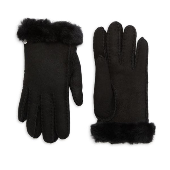 ceejayalegros's tweet photo. So good I had to share! Check out all the items I'm loving on @Poshmarkapp #poshmark #fashion #style #shopmycloset #ugg: https://t.co/JhP19BpJ2a https://t.co/9B1gbhma3b