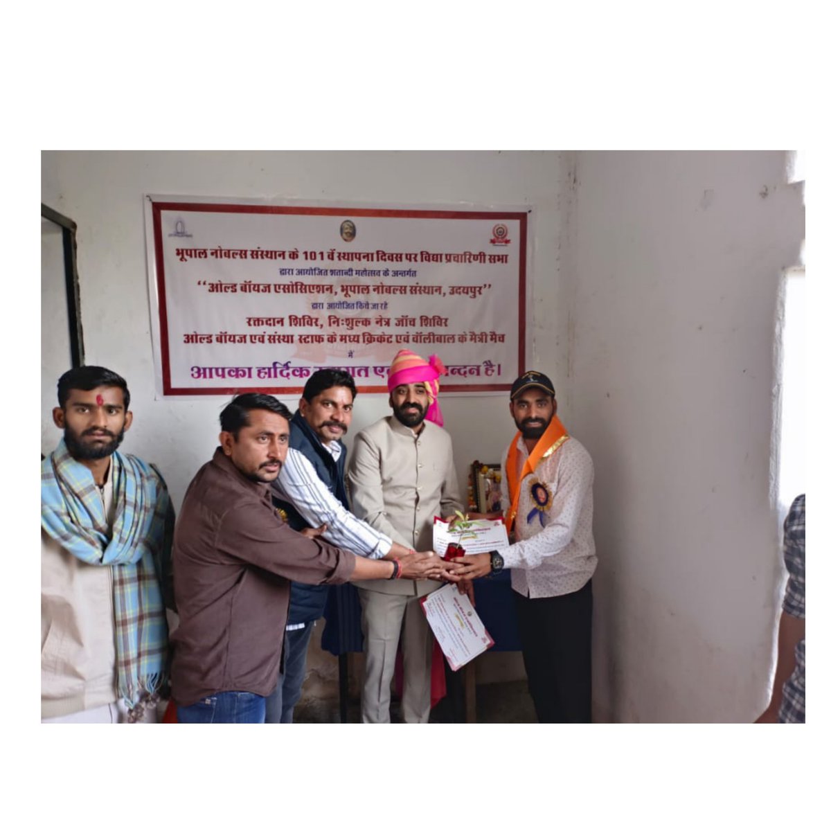 devendr40545069's tweet photo. दिनांक 02/01/23 को भूपाल नोबल्स संस्थान उदयपुर" के 100 वर्ष पूर्ण करने पर ओल्ड बॉयज एसोसिएशन द्वारा     आयोजित रक्तदान शिविर में 3rd बार रक्तदान करने का अवसर मिला। #100bnu #udapiur https://t.co/jpZjBqILQb