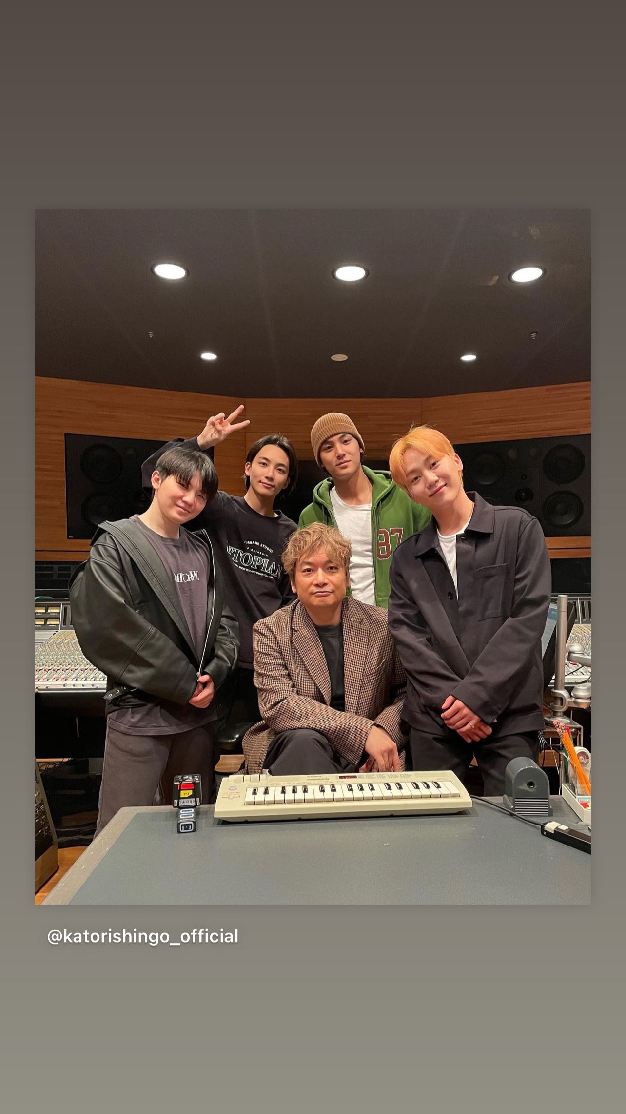 Flhy_9FaYAAuv88?format=jpg&name=4096x409