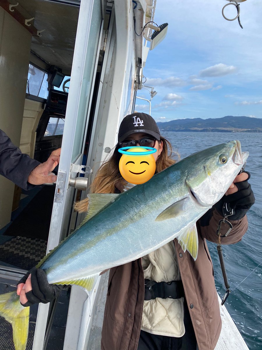 gyotack626's tweet photo. 初釣り！初落とし込みでブリきたぁぁぁ🥹🥹
電動楽すぎて電動おばさんになりそうww https://t.co/J7tn3j7HpS