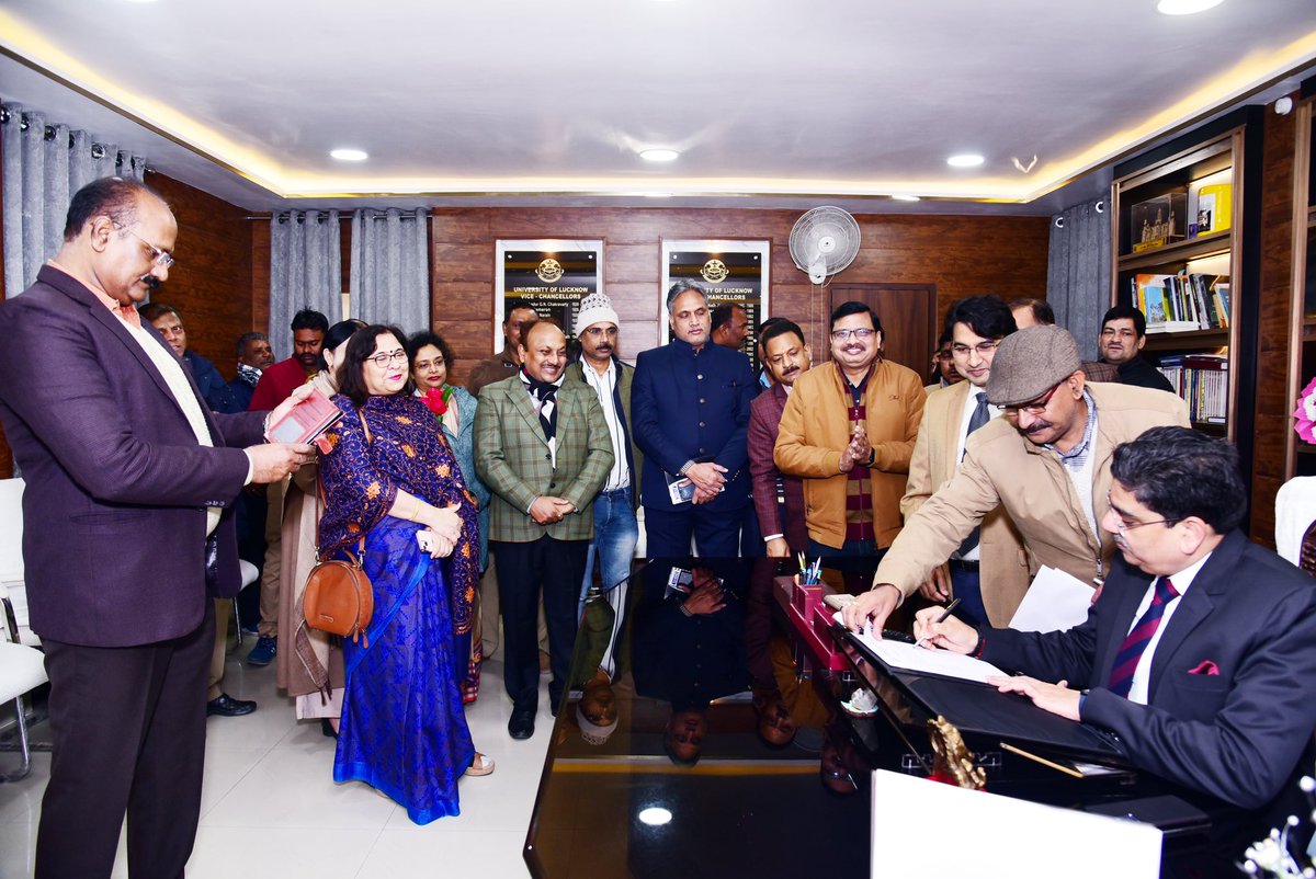 प्रो आलोक कुमार राय ने आज पुनः लखनऊ विश्वविद्यालय के कुलपति का कार्यभार ग्रहण किया ।