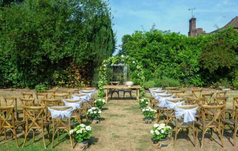 BorrowmyGarden's tweet photo. #NewListingAlert #Worcs 

Words describinh this new #OutsideEvent venue

Manicured Lawns
Secluded Woodlands
Walled Garden
Outdoor Dining
Adventure
Motorised Activities
Clay Pigeon Shoots
Team Building
Treasure Hunts
Duck Herding
Inflatables
Hovercrafts

https://t.co/kEFXmJ6Aml https://t.co/w4XM2GKOCD