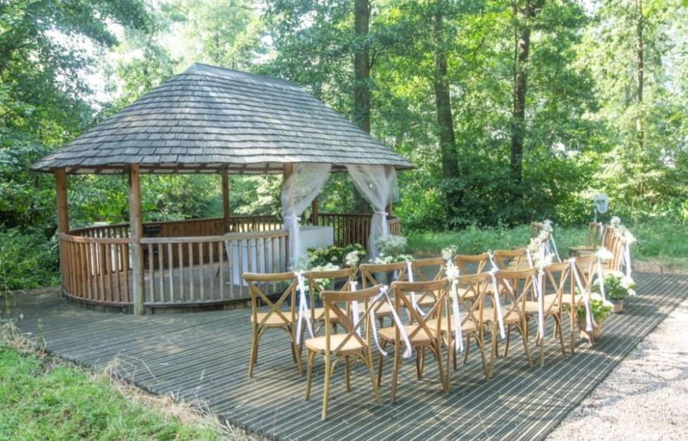 BorrowmyGarden's tweet photo. #NewListingAlert #Worcs 

Words describinh this new #OutsideEvent venue

Manicured Lawns
Secluded Woodlands
Walled Garden
Outdoor Dining
Adventure
Motorised Activities
Clay Pigeon Shoots
Team Building
Treasure Hunts
Duck Herding
Inflatables
Hovercrafts

https://t.co/kEFXmJ6Aml https://t.co/w4XM2GKOCD