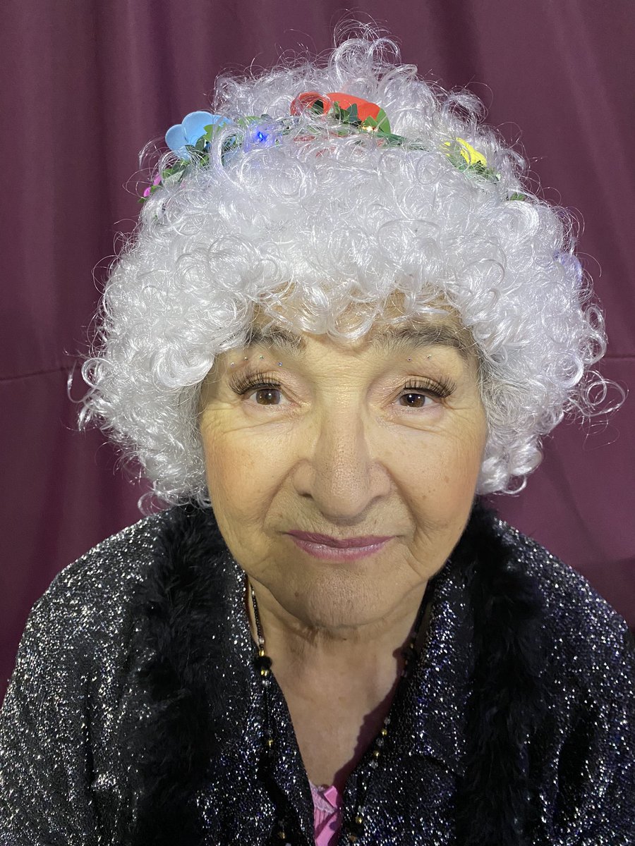 jennimirandaq's tweet image. Para el Año Nuevo hicimos fiesta tematica con onda disco.. hablemos de lo bella que se veia mi abuelita ❤️