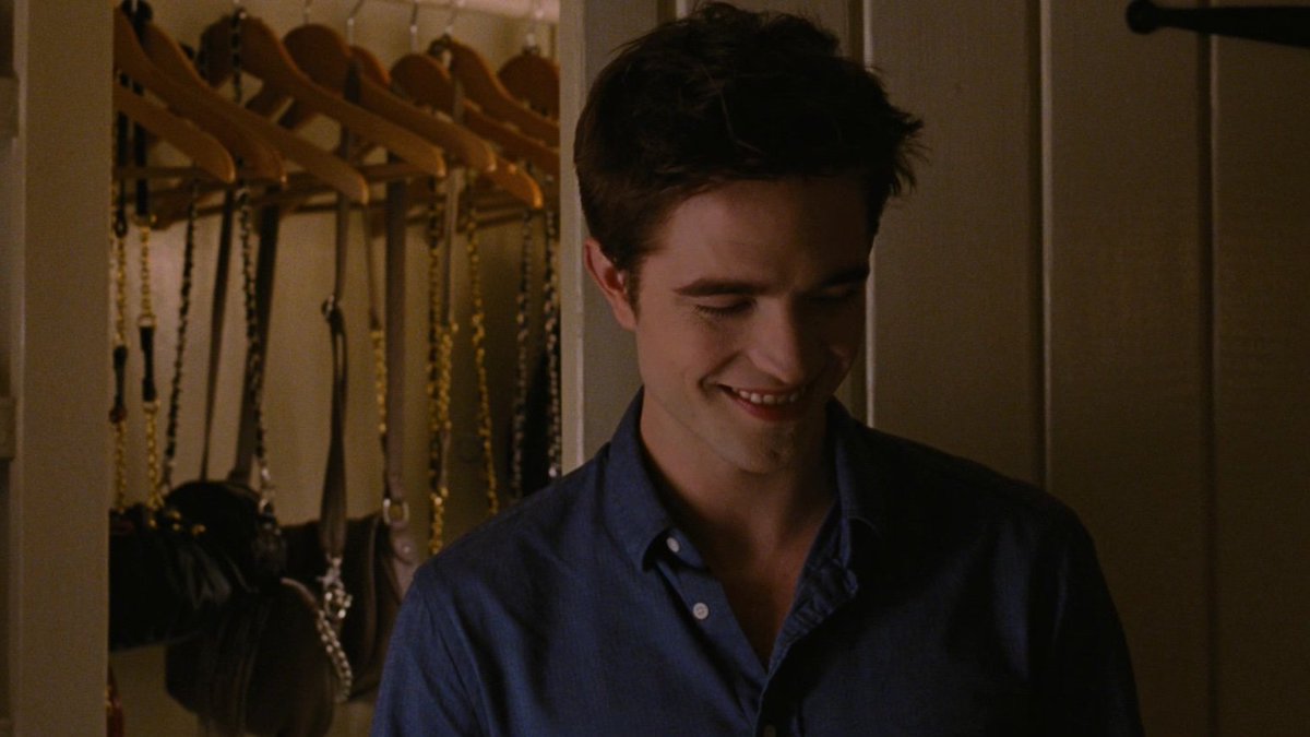 petrrrrichor's tweet photo. #twilight #jakeward
вы не представляете, НАСКОЛЬКО я слаба перед мыслью о таком домашнем эдварде, живущим вместе с джэйкобом. как вампир слегка смущенно смеётся на шутки своего парня, не замечая, что тот смотрит на него влюблёнными глазами- https://t.co/sP9PJV1meD