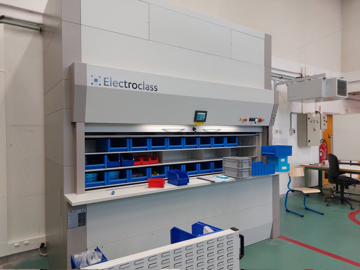 QLIO_Sophia's tweet photo. Nouvelle machine de stockage pour le département !
@Electroclass_ @IUT_QLIO https://t.co/FP7TqtDO68