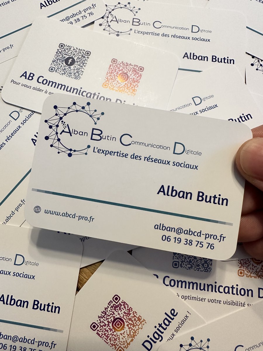 ABCommDigitale's tweet image. Je suis tellement content de vous présenter mes petites cartes de visite 😍 Et j'ai tellement hâte de les distribuer 🤩
Vous en pensez quoi ? 🤔

#CartesDeVisite #VistaPrint #Excitation #SuperContent #Pro #GrandeClasse #CM #CommunityManager #Freelance #Marketing #ABCD #AlbanButin