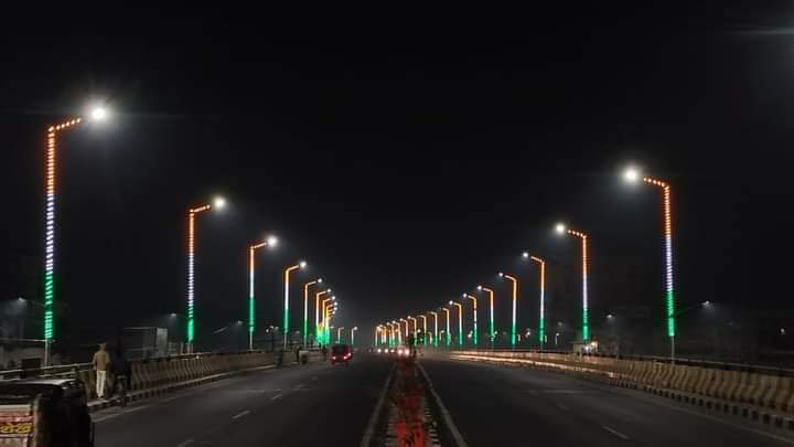 EESL_India's tweet image. A Glimpse of the illuminated streets of #Firozabad with consistent monitoring and maintenance of #LEDStreetLights by our regional teams. With #SLNP, we are providing safety to the citizens of UP. @NagarFirozabad @firozabaddm @dvvnlfirozabad @Secretary_MoHUA @UPGovt @MinOfPower