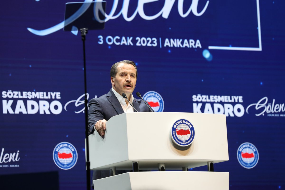 MemurSenKonf's tweet photo. Genel Başkanımız @_aliyalcin_,  "Sözleşmeliye Kadro Şöleni"nde konuşmalarını gerçekleştiriyor.

@_aliyalcin_: Sayın Cumhurbaşkanım, kamu görevlilerini ve emeklilerini rahatlatacak, sahada memnuniyet üretecek, ek zam talebimizi buradan ifade ediyorum. 

#SözleşmelininBayramı https://t.co/lxOVmETlOI