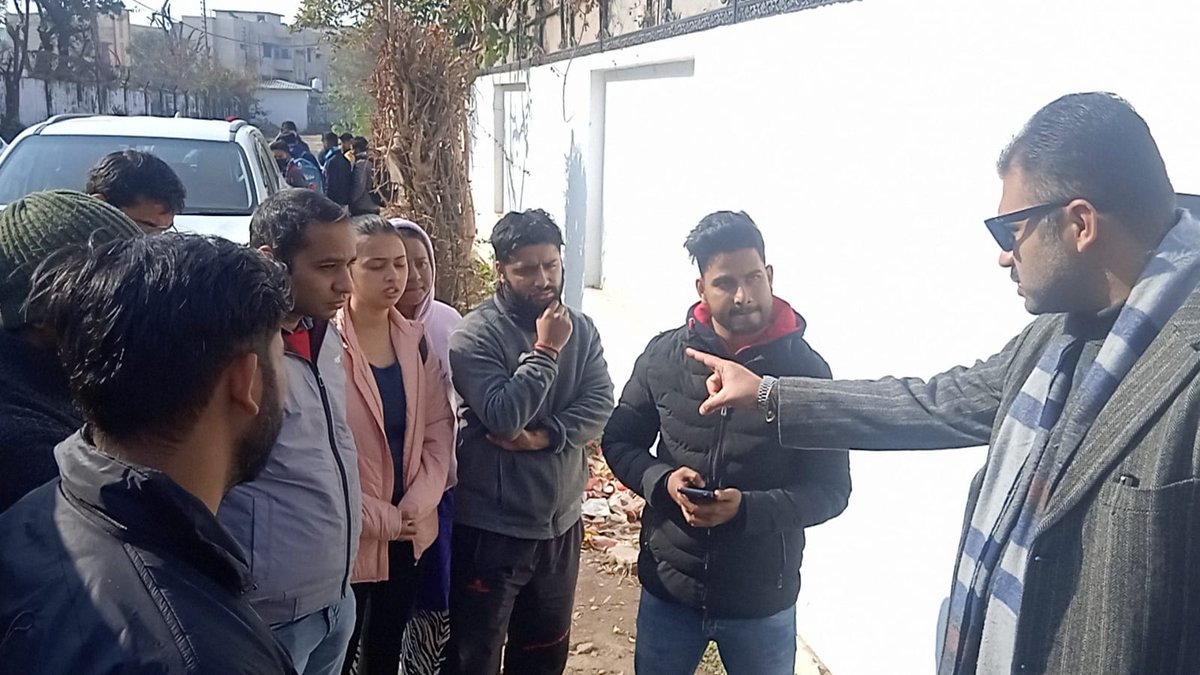 abhinavthaparuk's tweet photo. वन दरोगा भर्ती वालों को न्याय दो !

 #वन_दरोगा_भर्ती के Merit Candidates को मिलकर उनकी समस्याओं को सुना ।
मेरा मुख्यमंत्री @pushkardhami से आग्रह है कि इस निरस्त के निर्णय पर पुनर्विचार करें।

#हम_बदलाव_ #VanDaroga
@narendramodi @incpritamsingh @tsrawatbjp https://t.co/NNy8WSscjK