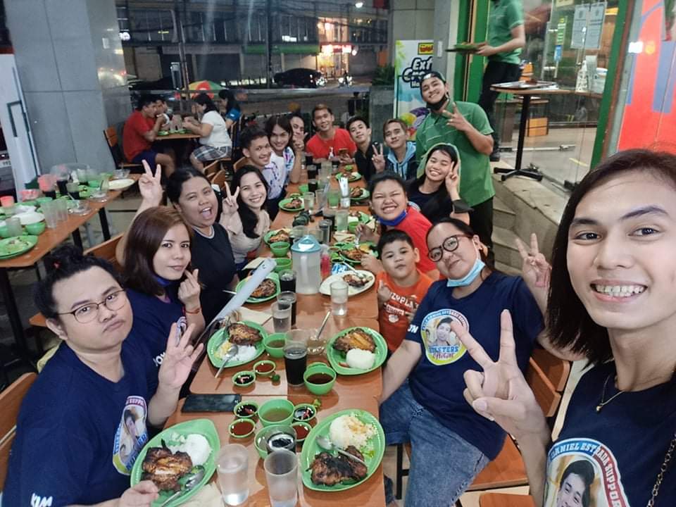 parlstylesv2's tweet photo. Those kainan every after eviction nights. Together you guys! Thank you Kaydets!

KD 1YEAR WITH KAYDETS
#KDEstrada https://t.co/WivEX2pUKz