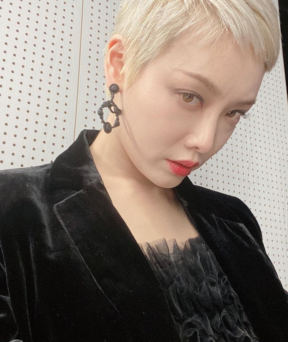 2023.01.02 
#تحديث كيم هيورا عبر حسابها على الانستقرام " بفضل المخرج eun-kyung يسعدني ان اكون قادره على الغناء في المسرح بعد عامين ، انا متحمسه جدا لذلك اقوم باعداد الكثير من الملابس🫶🏻"