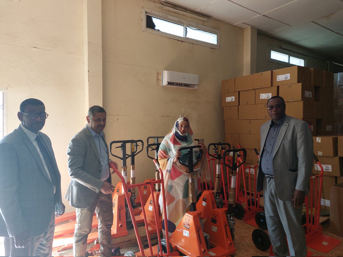 mbaye_bocar's tweet photo. Cérémonie de remise du matériel de manutention et de gestion des produits SR/PF à la CAMEC. Ensemble pour des produits sécurisés.@unfpamauritania @Ardosalam @seynath @cheikhAdara @ElBoutou @Houda_Ely https://t.co/QrKkp2r9Lf