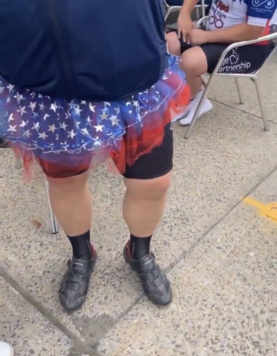 _JimmyBray's tweet photo. @johnnysledger @marksandspencer You’ll go to some extreme lengths to cover up this cross dressing Mr Ledger! 
Embrace it pal, like I had to in the US of A 👗 🇺🇸 https://t.co/Zn0dCxT9WG