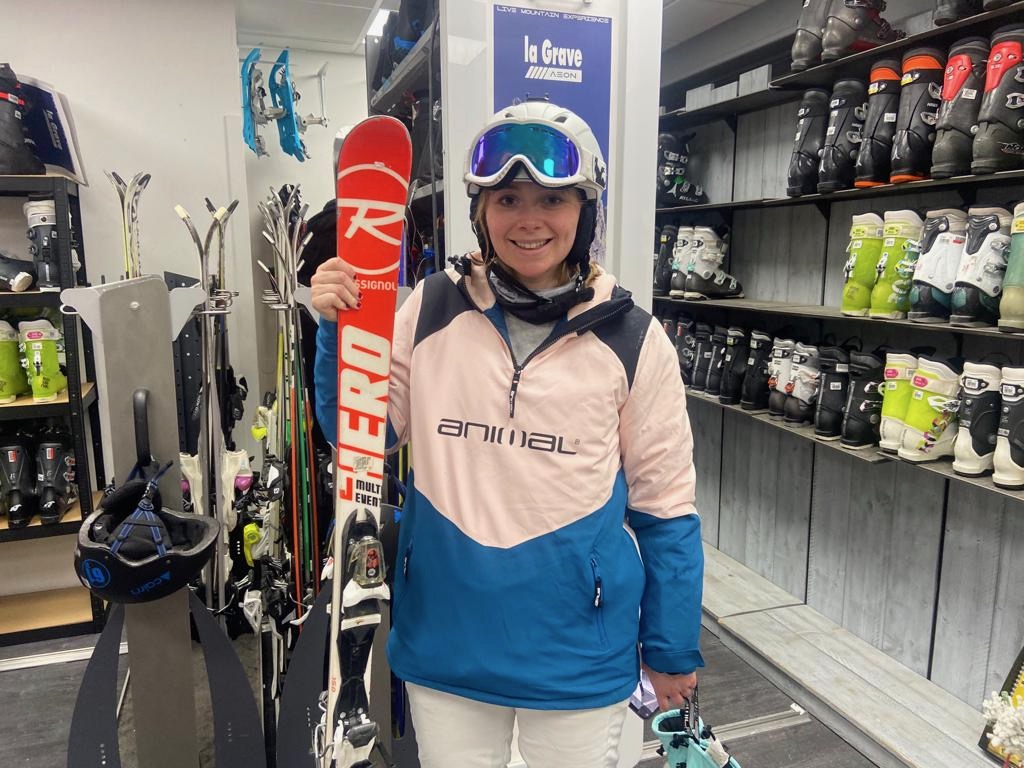 planetski's tweet photo. #SkiHiring &amp; #SkiTesting with #Intersport

If you take out the premium package with Intersport you can change your skis as many times as you like.  

That’s exactly what 3 PlanetSKI reporters did – changing their equipment as the snow changed.  

https://t.co/FhcYByJyee https://t.co/DjJhRc5xQe
