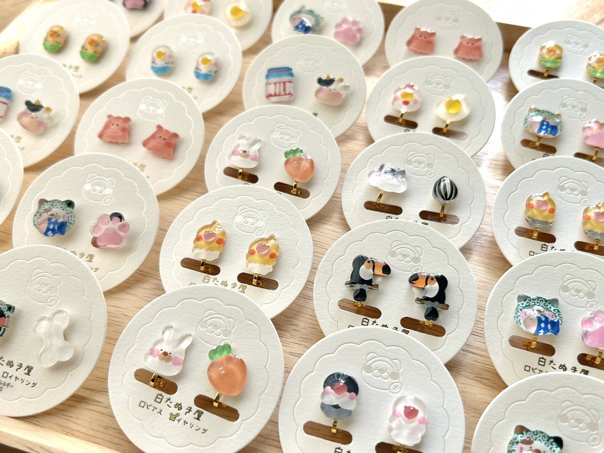 shirotanu0821's tweet photo. 丸い台紙が可愛い〜〜〜キラッと見えるたぬきマークがとても好き…！たくさん作ってます🥺✨

˖ ࣪⊹ᵀᴴᴬᴺᴷ ᵞᴼᵁ˖ ࣪⊹
⇨@fuda_hakuoshi https://t.co/N1NgsbbW4N