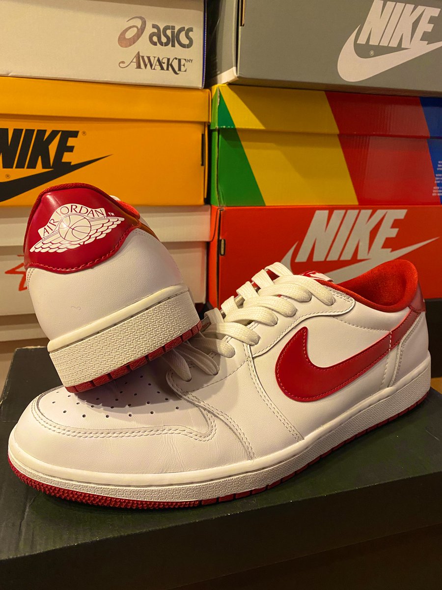 aerom_s's tweet photo. こんばんは🫡今日のお出掛け靴👟
NIKE AIR JORDAN 1 Retro Low
"VARSITY RED"
奥様が明日から仕事で今日は1人でのんびりと過ごしたいとの事で、@8kicks_official へ初売り見にお出掛け。初売り価格でオリジナルロンTとレアなAJ1 LowをGOT'EM👍
#沼ERA部 
#airjordan1 
#8kicks https://t.co/bMl6aeSAOD