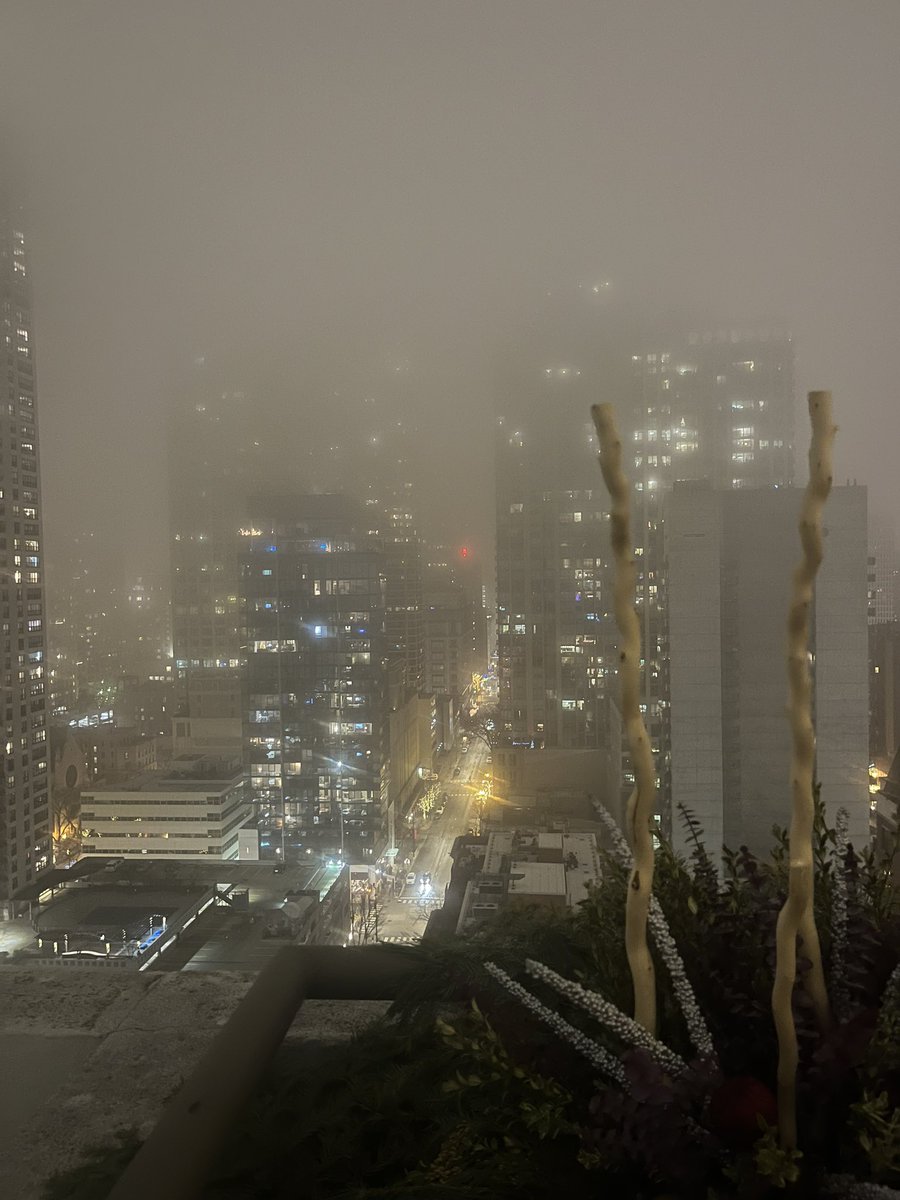 keel_mrs's tweet photo. We are rooftop in the Windy City! #fog for miles…beautiful night. https://t.co/r3HZZJfHnv