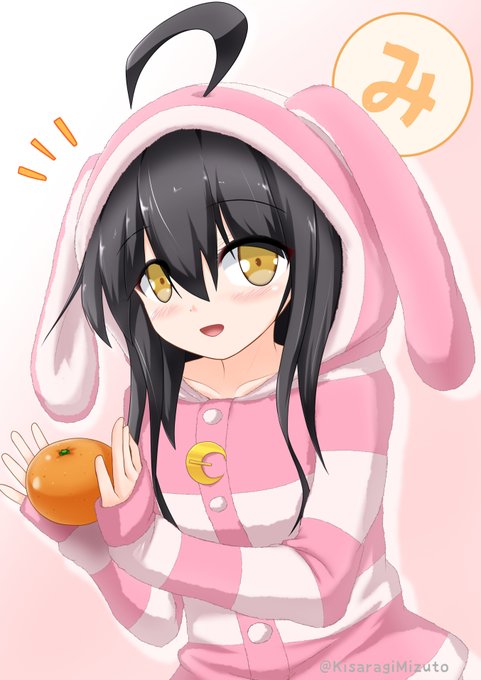 「holding mandarin orange」 illustration images(Latest)｜4pages