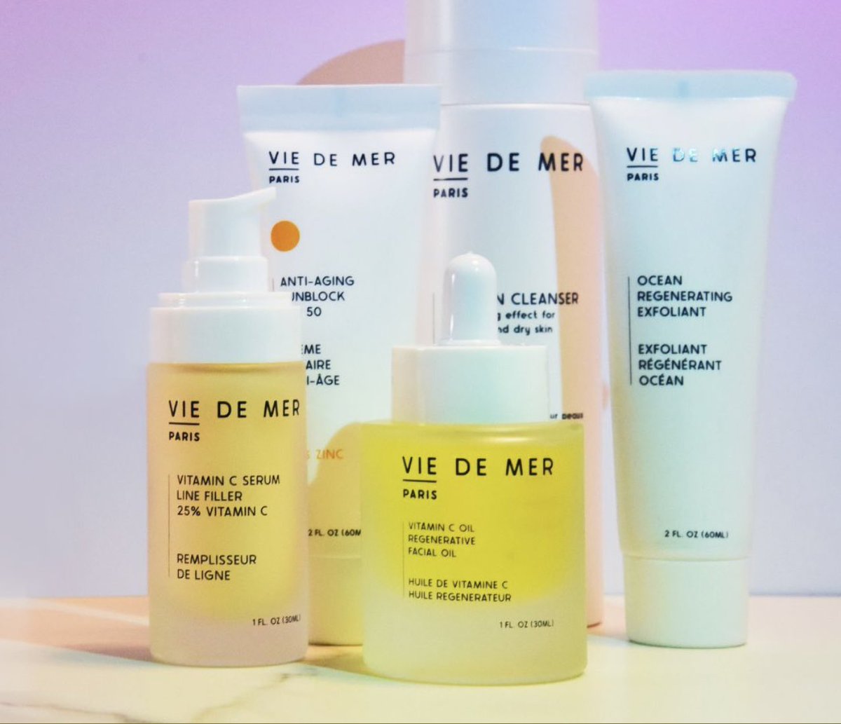 Vie de Mer chooses its ingredients for their purity and power, using cold-processed superior actives at the highest concentrations. Our regimen is elegant in its simplicity and designed for profound results.