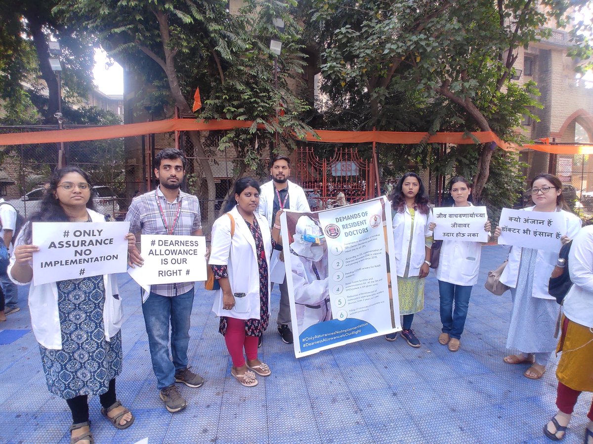 CooperMard's tweet photo. Today we gathered for justice, equality, and the protection of our rights. Joined BMC MARD @KEM as we all gather together in solidarity to fight for what is rightfully ours! #CooperMARD #justiceforresidentdoctors
#onlyassurancesnoimplementation #dearnessallowance https://t.co/nRKuR5DKvw
