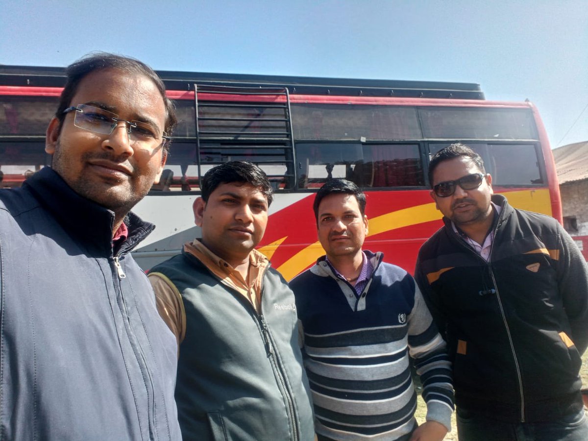 Hansmani22's tweet photo. कौन कहता है कि हमारे प्रदेश के मुखिया @ChouhanShivraj संवेदनशील हैं ❓
यदि संवेदनशील है तो फिर #कोरोना_योद्धा #संविदा_स्वास्थ्य_कर्मचारी जो कि अपनी न्यायोचित मांगो को लेकर 19 दिन से आंदोलनरत तो उनकी मांगो पर संज्ञान क्यों नहीं ले रहे।
@DrPRChoudhary
@OfficeOfKNath
@ZeeMPCG
@INCMP https://t.co/aLCYWzswT5