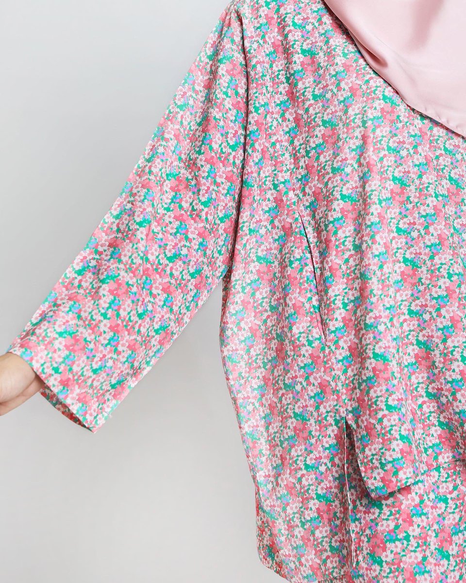 InhannaShop's tweet photo. Let’s start 2023 with a new breath of fresh air! 

Koleksi pembuka 2023, Inhanna tampilkan dengan pilihan bunga kecil yang semestinya sesuai dengan #inhannalovers 😍🌸

This time there is no guarantee for a restock👀 https://t.co/OLBDWZxrEU