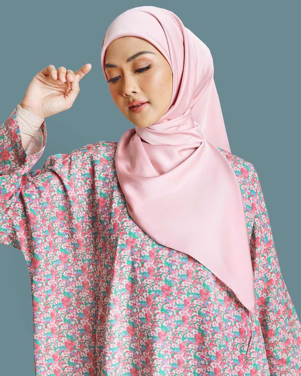 InhannaShop's tweet photo. Let’s start 2023 with a new breath of fresh air! 

Koleksi pembuka 2023, Inhanna tampilkan dengan pilihan bunga kecil yang semestinya sesuai dengan #inhannalovers 😍🌸

This time there is no guarantee for a restock👀 https://t.co/OLBDWZxrEU