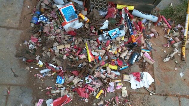 Help jij mee om vuurwerkafval op te ruimen? 
👉 Haal vuurwerkafvalzakken op het stadhuis
👉 Lever de zak(ken) met vuurwerkafval 4 januari tussen 13 en 16 uur in op de parkeerplaats bij Theole, Groenendaallaan 10
👉 Ontvang per ingeleverde zak € 1,- of 150 Flippas-punten.