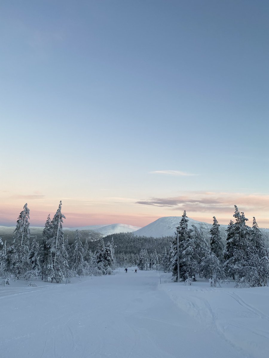 DKAMBinFinland's tweet image. Late happy new year from the fells of high north of Finland ❄️⛷️ The Finnish nature never seizes to amaze me. What a great start to 2023. Looking forward to 🇫🇮🇩🇰 adventures ahead! #yllas #akaslompolo #skiing
