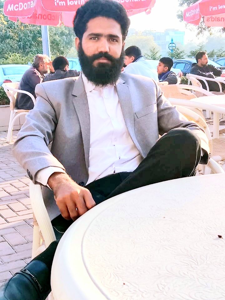 TheAbdullahShow's tweet photo. HAPPY New year

we wish you and your family have more of happiness
-Happy-

Chief Executive Officer of Smart Eye Biz 
&amp;
Managing Director of SolarKon 

#AbdullahGujjar  #theabdullahshow 
#SmartEyeBizCEO  #SolarkonMD
#smarteyebiz #Solarkon https://t.co/56GJP8s0M4