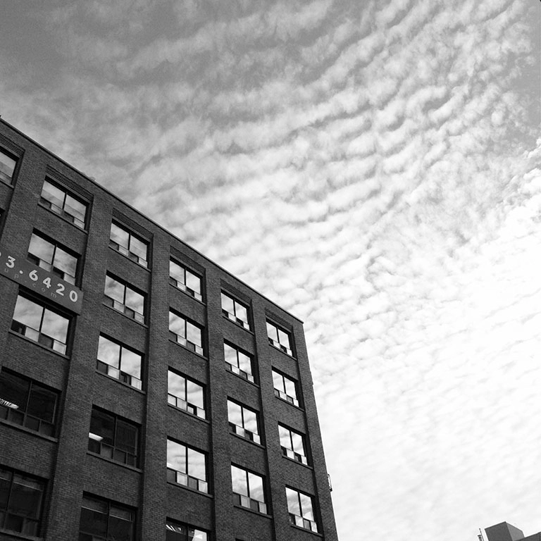 doinggeography's tweet photo. @SiKImagery Happy #Monday and a Happy New Year 2023!
#Glass and clouds #Manhattanization in #Totonto #Canada #blackandwhitephotography by @doinggeography https://t.co/Lk2FUJEIXO