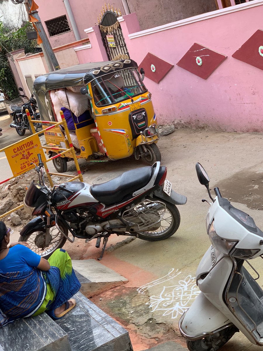 krsnaradhe's tweet photo. @HMWSSBOnline @hmwssbgmom2b @Hmwssbdgmalibad @hmwssbmgrgowlpr Concern solved but raised another problem. The silt remains unlifted since  causing congestion and traffic issues.
Kindly clear the same. https://t.co/YIqSHBmymY
