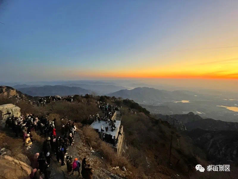 AmazingTaian's tweet photo. Major tourist attractions in #Taian, including A-level scenic spots and rural tourism areas, received 165,000 visitors, and achieved 6.29 million yuan ($913,400) in operating income and 2.33 million yuan in ticket sales income during the #NewYear holiday. #TourTaian #DynamicTaian https://t.co/0Y2XUjz0Wn