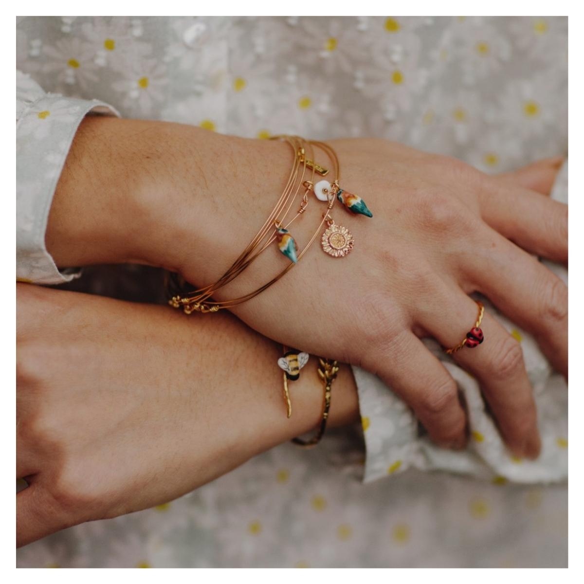 🦜
.
.
.
.
#boomandmellow #nachbijoux #bracelets #giftsforher #giftsformom #uniquegifts #gifts #giftingseason #holidayseason #giftshopping #holidaygifts #christmasgifts #holidayseasons #christmasseason #onlineshop #onlineshopping #dubaigifts #christmas #holiday #giftgiving